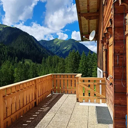 Alpenlodge Madau Ferienhaus *